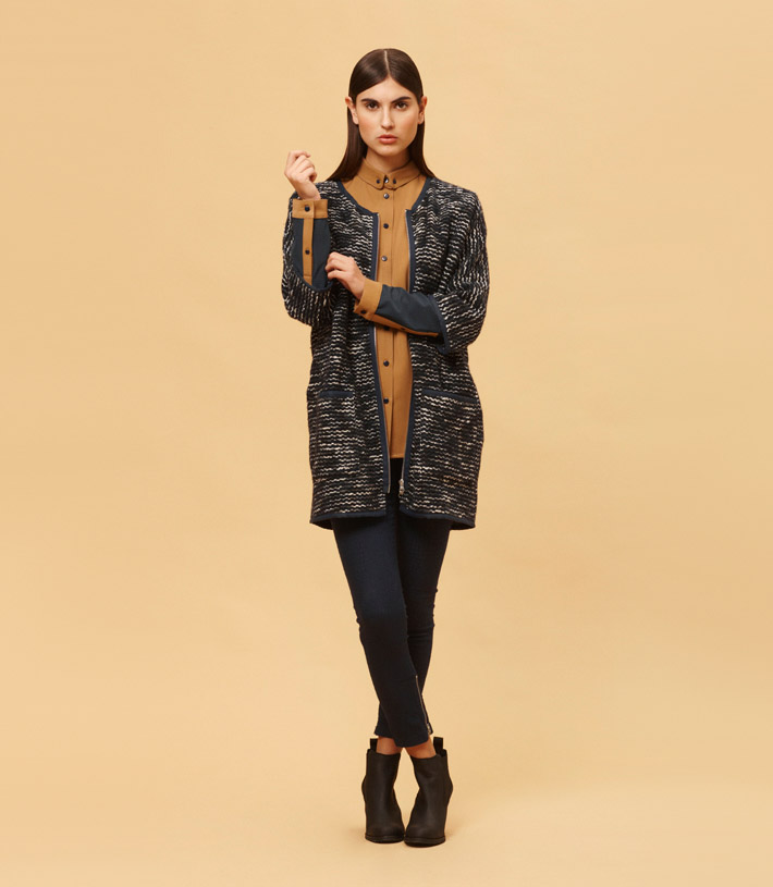 Libertine Libertine dámský vzorovaný kabát na zip, hnědá košile, černé uplé kalhoty