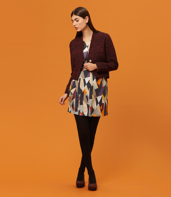 Libertine Libertine červený svetr na zip, barevné šaty s geometrickým vzorem