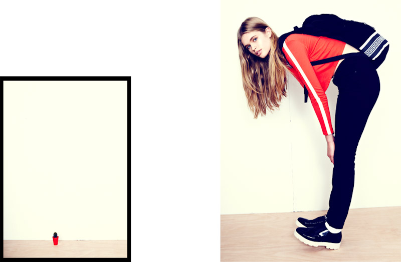 Lazy Oaf červená mikina, černé kalhoty, batoh