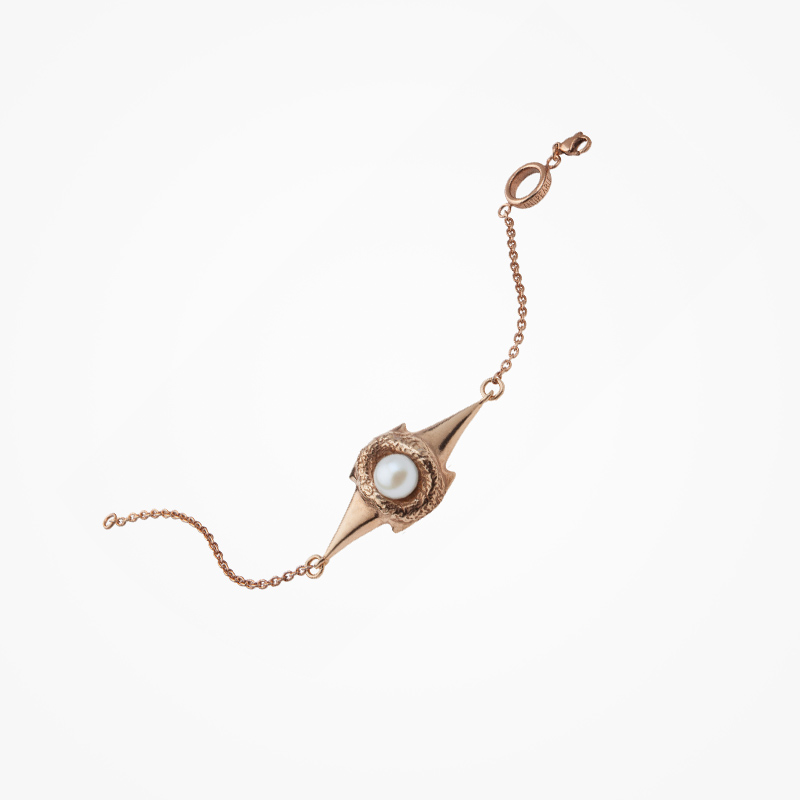 Antipearle – pozlacený stříbrný náramek s říční perlou