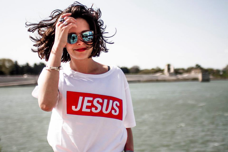 Candy for Richmen – bílé tričko s potiskem Jeesus