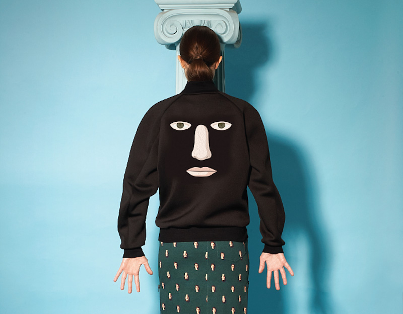 Opening Ceremony – surrealistická mikina, sukně, René Magritte