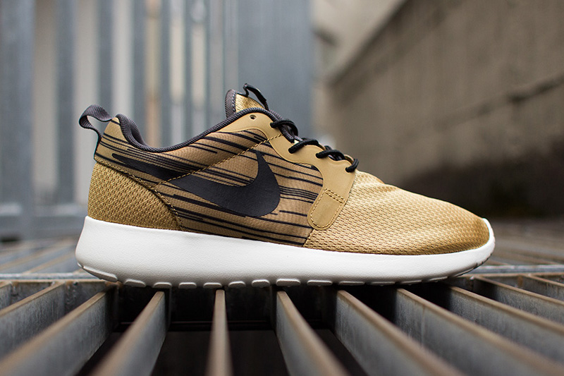Boty Nike Roshe Run Hyperfuse – Metallic Gold / Black –  zlaté, běžecké