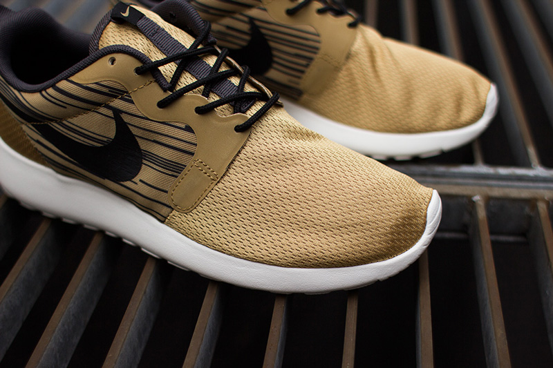 Boty Nike Roshe Run Hyperfuse – Metallic Gold / Black –  zlaté, běžecké