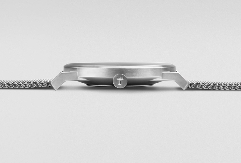 Hodinky Triwa Klinga – pouzdro a náramek stříbrné (ocelové) barvy, detail