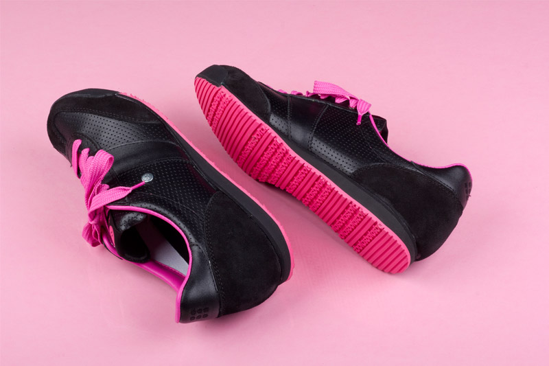 Botas 66 — Classic — Emo Demo — dámské retro tenisky, černé boty, růžové tkaničky, růžová podrážka