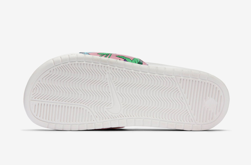Nike Benassi Just Do It Print – dámské pantofle, letní nazouváky – bílá podrážka