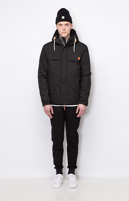Ucon Acrobatics — pánská zimní bunda/parka s kapucí, černá — joggers kalhoty, černé — pánské oblečení — podzim/zima 2015