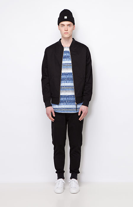 Ucon Acrobatics — krátká bunda do pasu se vzorem, černá, bomber — černé kalhoty joggers s úplety — pánské oblečení — podzim/zima 2015