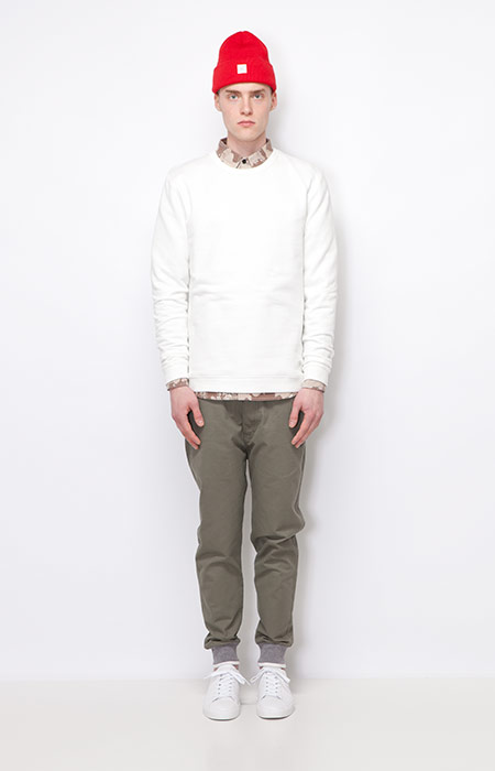 Ucon Acrobatics — pánská bílá mikina — olivové kalhoty joggers s úplety — pánské oblečení — podzim/zima 2015
