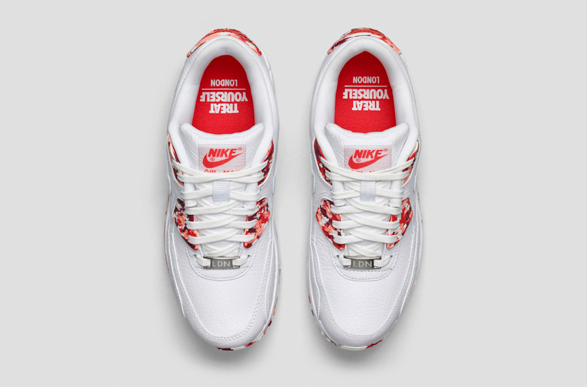 Nike Air Max 90 — London – Eton Mess — City Collection — dámské boty, horní pohled — bílé, červené detaily