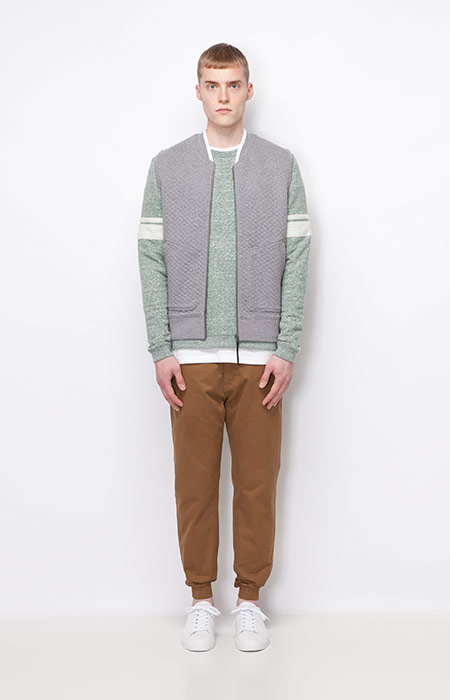 Ucon Acrobatics — pánská šedá vesta — joggers kalhoty, hnědé — pánské oblečení — podzim/zima 2015