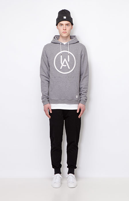 Ucon Acrobatics — šedá pánská mikina s kapucí — černé kalhoty joggers s úplety — pánské oblečení — podzim/zima 2015