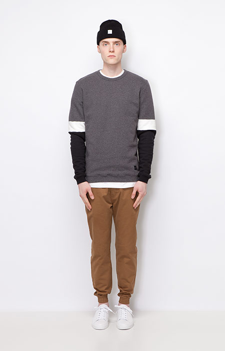 Ucon Acrobatics — trojbarevná mikina, šedo-bílo-černá, pánská — joggers kalhoty, hnědé — pánské oblečení — podzim/zima 2015