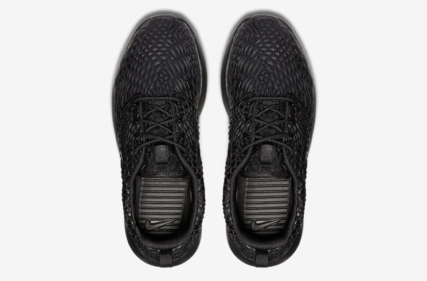 Nike Roshe One DMB — černé dámské boty, tenisky, sneakers, běžecké — Diamondback Triple Black — horní pohled