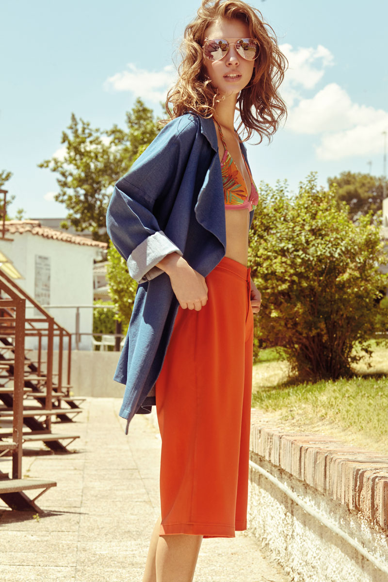 Compania Fantastica — červená sukně, modré letní sáčko — retro móda — lookbook — jaro/léto 2016