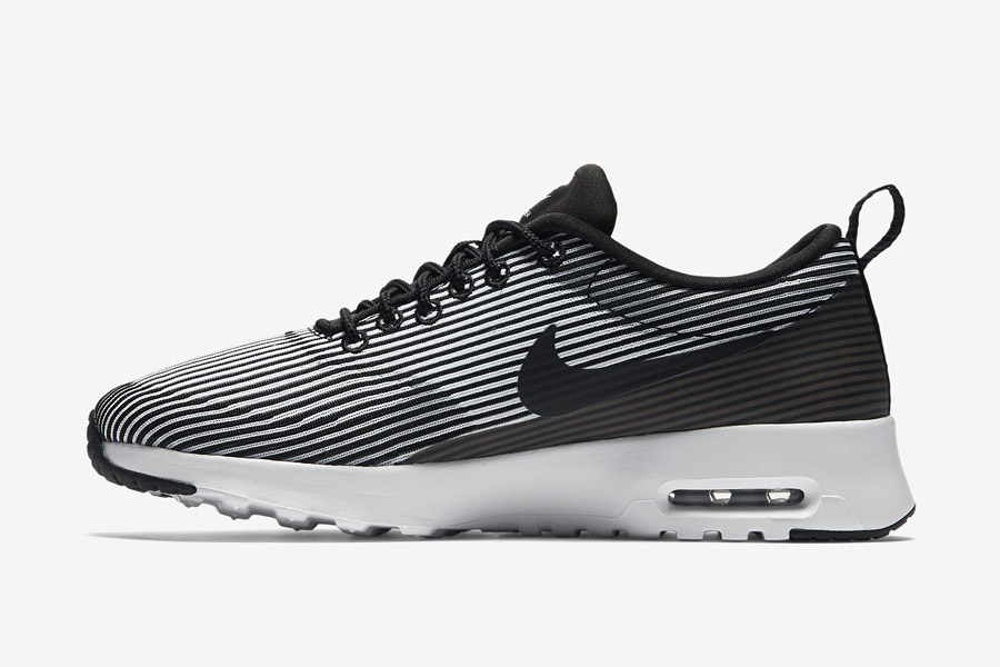 Nike Air Max Thea Jacquard — dámské boty — černé, bílé — tenisky, sneakers proužkované — textilní, veganské