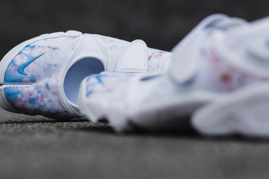 Nike Air Rift Print — Cherry Blossom — dámské běžecké tenisky, boty — bílé — růžové třešňové květy