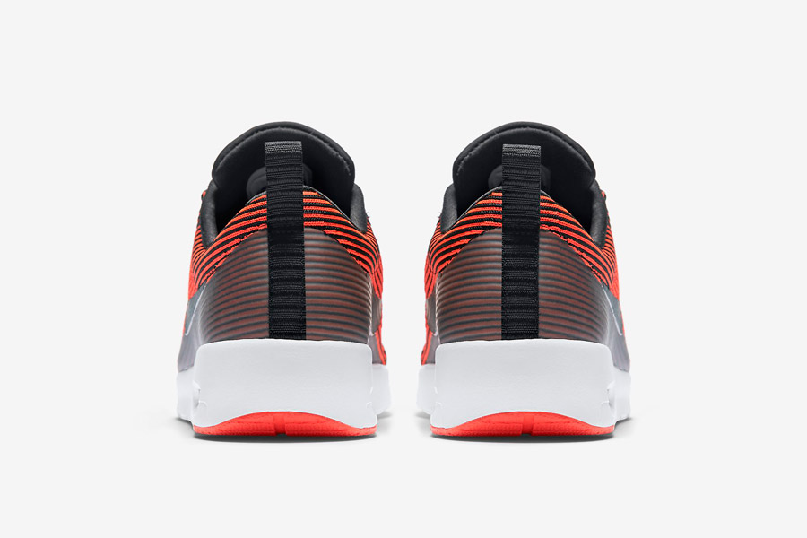 Nike Air Max Thea Jacquard — dámské boty — zadní pohled — tenisky, sneakers — textilní, veganské