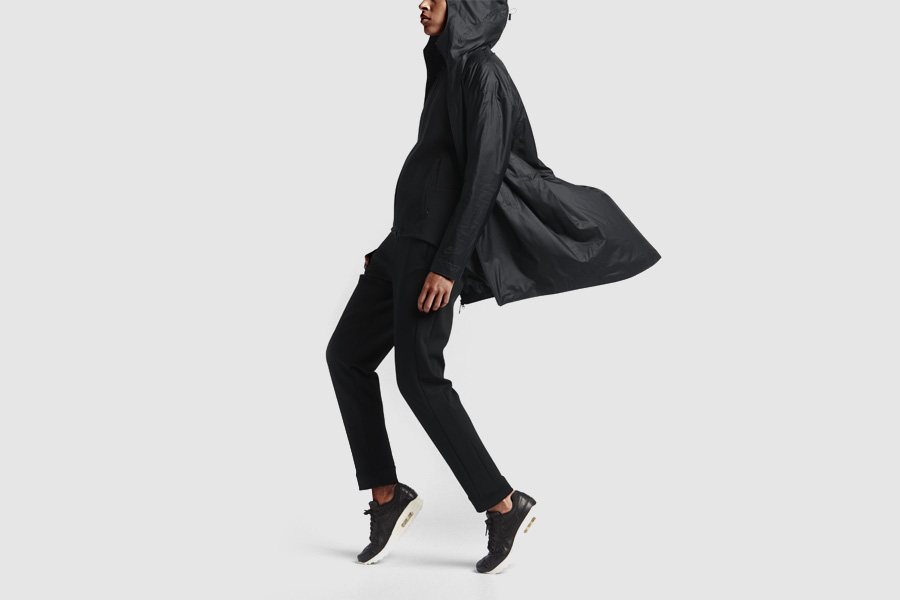 NikeLab Transform Jacket — dámská sportovní bunda s kapucí — černá — dvojitá bunda