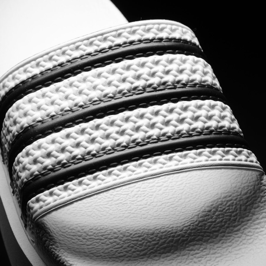 adidas Originals Adilette Bold — pantofle na platformě — slides — dámské nazouváky — bílé