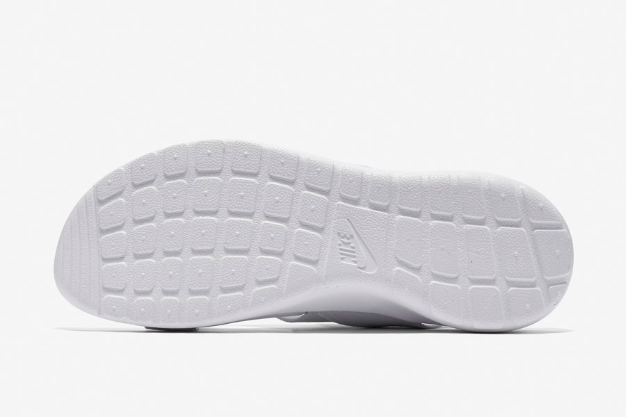 Nike Roshe One Sandals WMNS — dámské sandály, letní — detail bílé podrážky