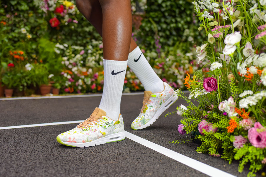 NikeCourt x Liberty Air Max 1 — boty, tenisky — dámské — bílé — barevný rostlinný vzor