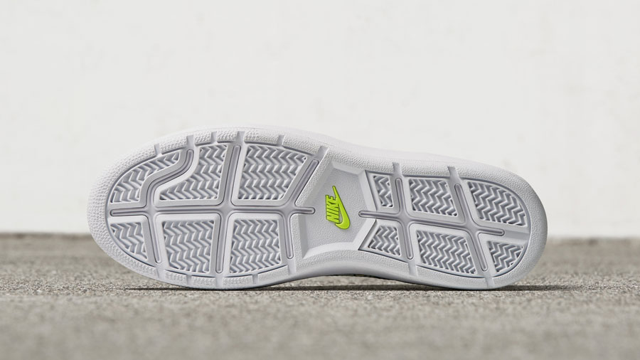 NikeCourt x Liberty Tennis Classic — boty, tenisky — dámské — bílé — barevný rostlinný vzor