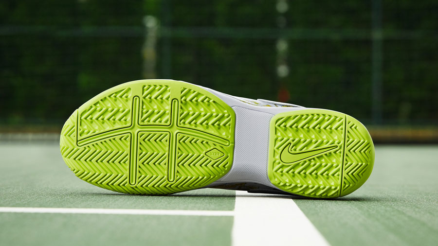 NikeCourt x Liberty Air Zoom Vapor 9.5 — boty, tenisky — dámské — bílé — barevný rostlinný vzor