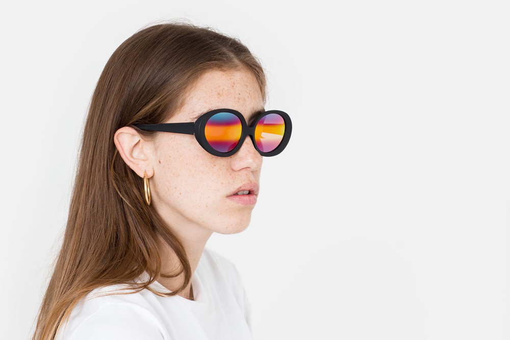 RETROSUPERFUTURE® — dámské sluneční brýle s duhovými skly — černé obroučky