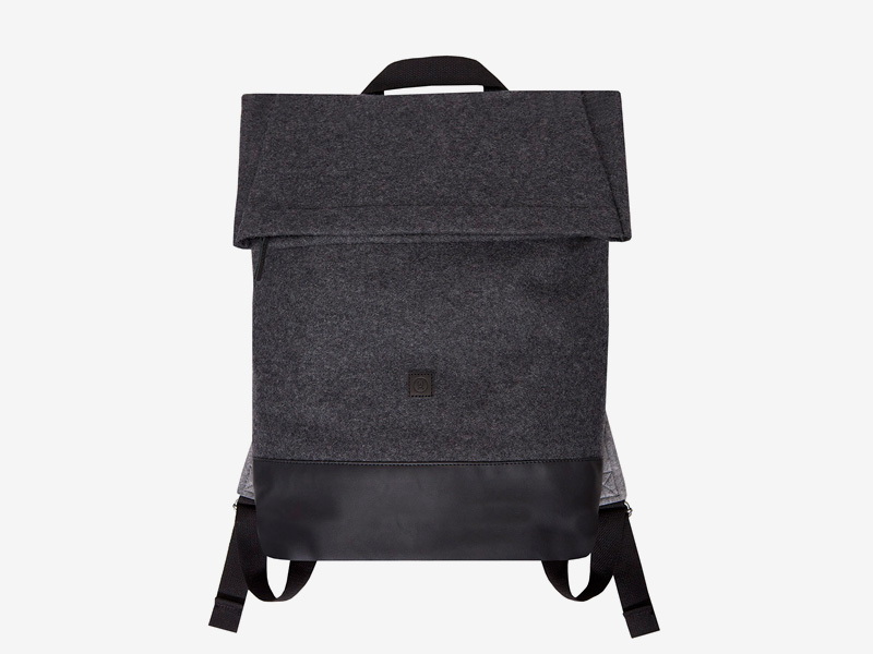 Ucon Acrobatics — plátěný batoh — tmavě šedý, černý — Kasper — přehýbací vstup — fold top — stylový batoh