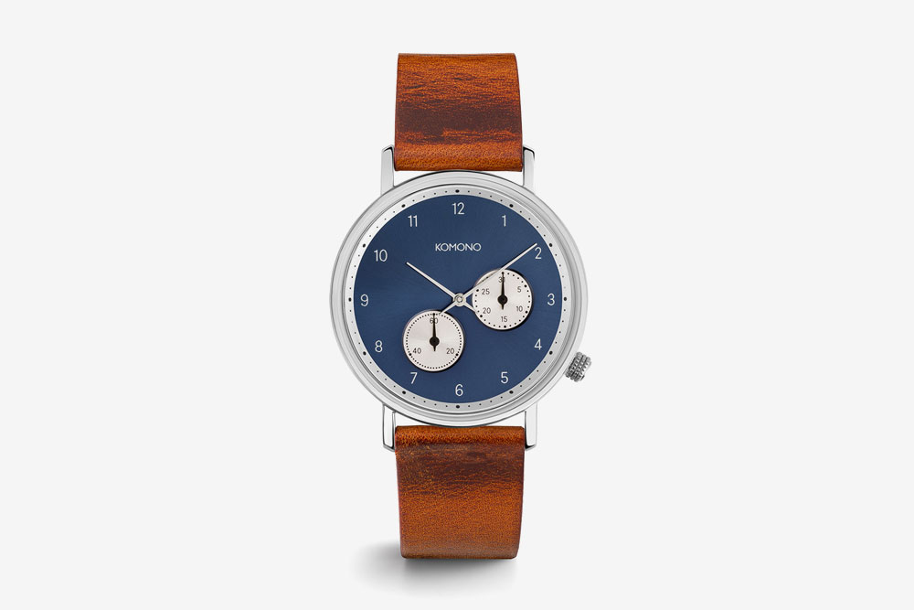 Komono Walther — hodinky — náramkové — ocelové pouzdro, modrý ciferník, hnědý kožený řemínek