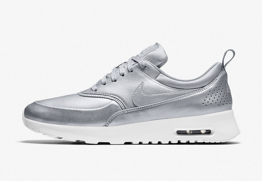 Nike Air Max Thea SE — dámské boty — tenisky — sneakers — metalické — stříbrné