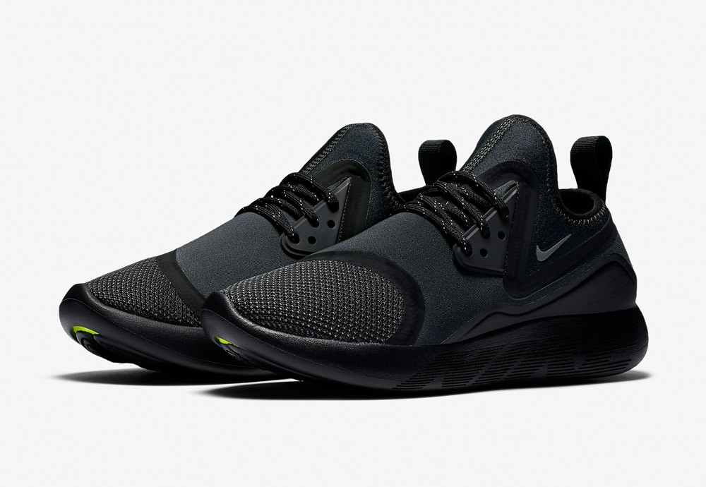 Nike LunarCharge Essential — boty — tenisky — sneakers — sportovní — dámské — černé