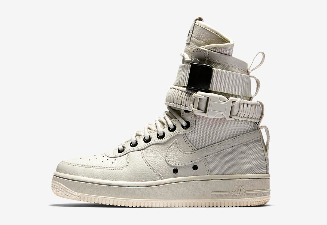 Nike Special Field Air Force 1 — dámské boty — kotníkové — sneakers — vysoké — smetanově bílé