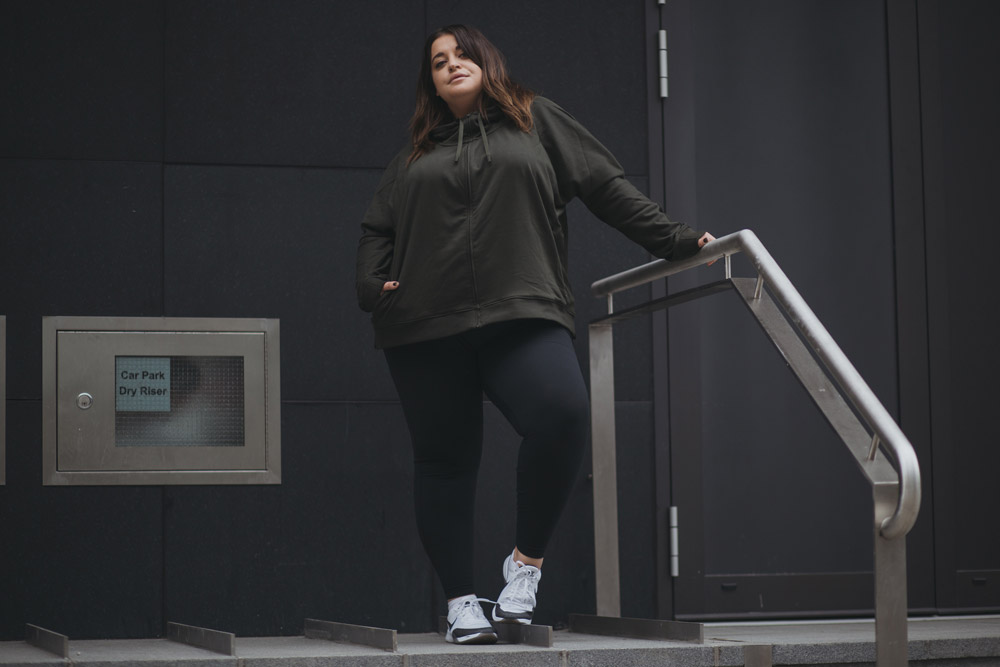 Nike Plus Size — dámská tmavě zelená mikina s kapucí — černé legíny — X-XXXL — plus size sportovní móda pro baculky