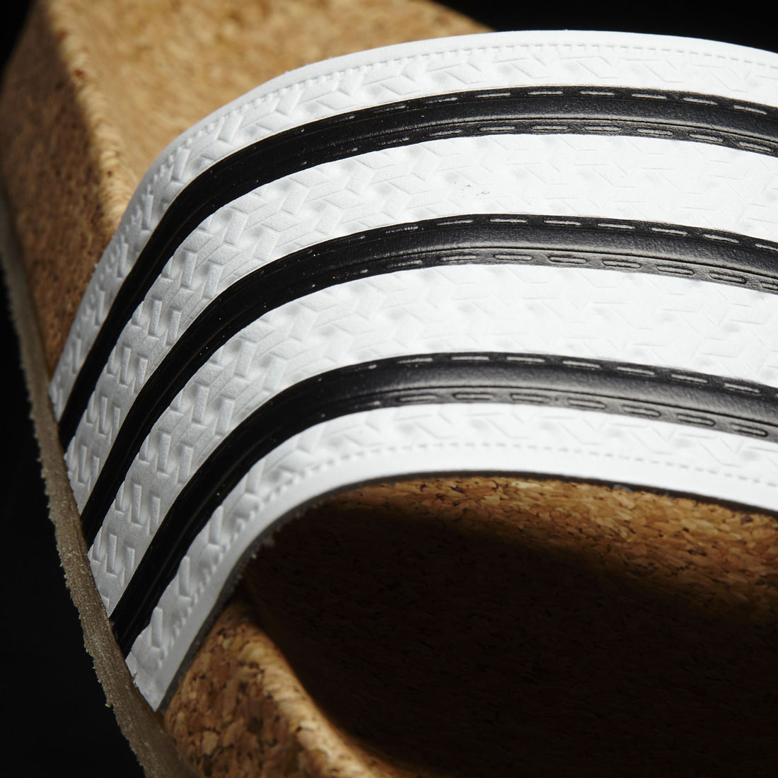adidas Originals Adilette Cork — korkové pantofle — slides — dámské — černo-bílé — nazouváky na léto