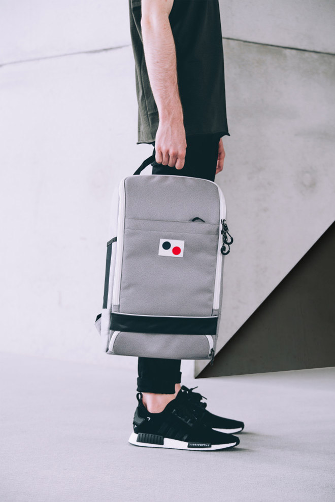Pinqponq — batoh — Cubik Large — šedý — recyklovaný z PET — sustainable — backpack