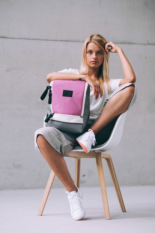 Pinqponq — šedo-růžový batoh — Okay Maxi — recyklovaný z PET — sustainable — backpack