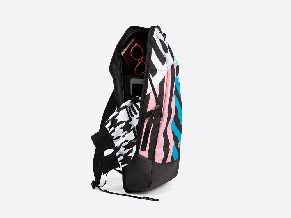 Aevor Daypack — pruhovaný batoh — modrý, růžový, bílý, černý — Stripeoff Blue Range