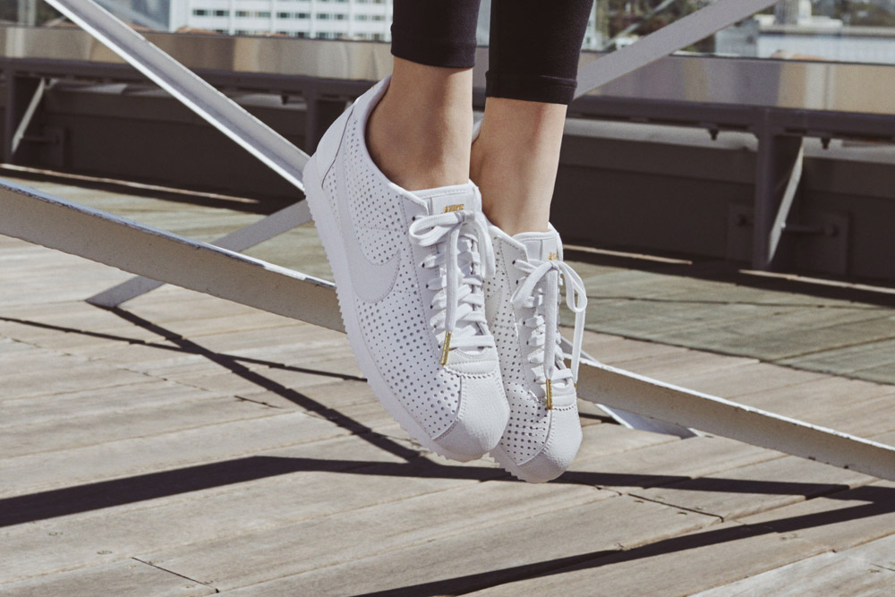 Nike Beautiful x Powerful x Elaine Thompson — dámské boty — Nike Cortez Classic Premium QS — bílé tenisky — sneakers