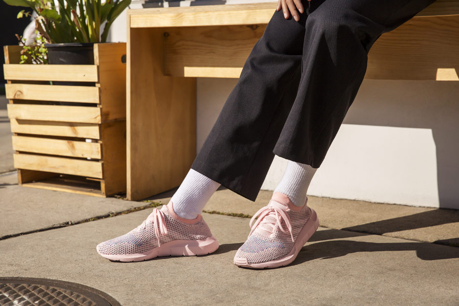 adidas Originals Swift Run — světle růžové — boty — tenisky — sneakers — dámské