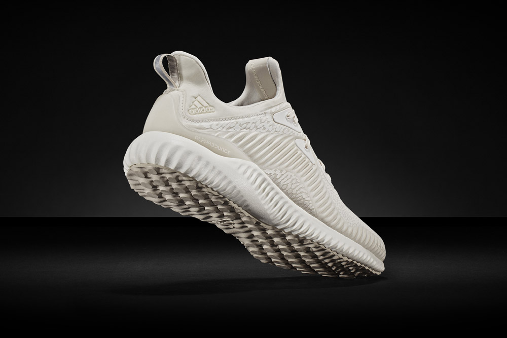adidas alphabounce Reflective Tan — reflexní tenisky — běžecké boty — sneakers — running shoes — pánské, dámské — světle hnědé, krémové