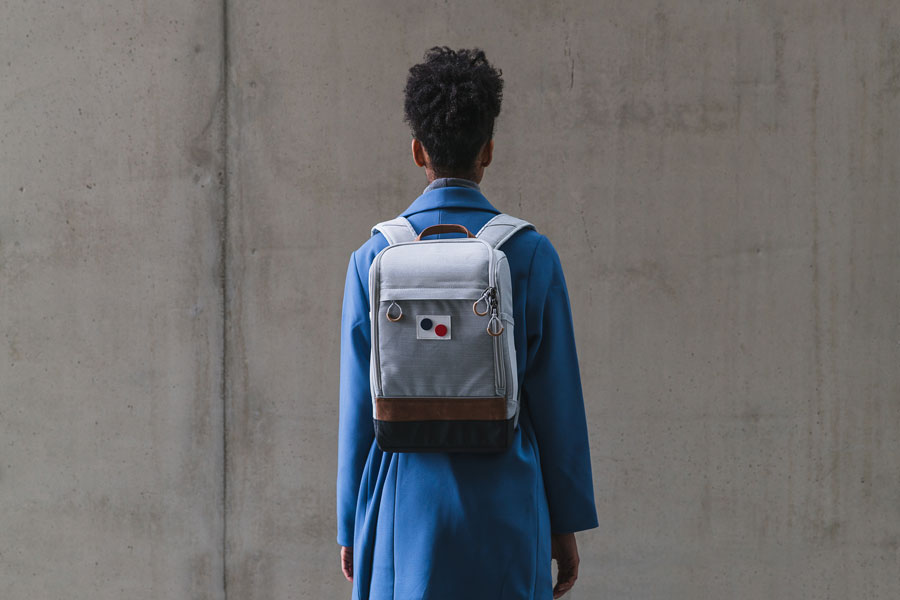 Pinqponq — Cubik Backpack — batoh recyklovaný z PET — šedý (grey) — sustainable