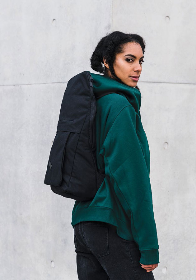 Pinqponq — Klak Backpack — černý recyklovaný batoh z PET — black recycled backpack — sustainable