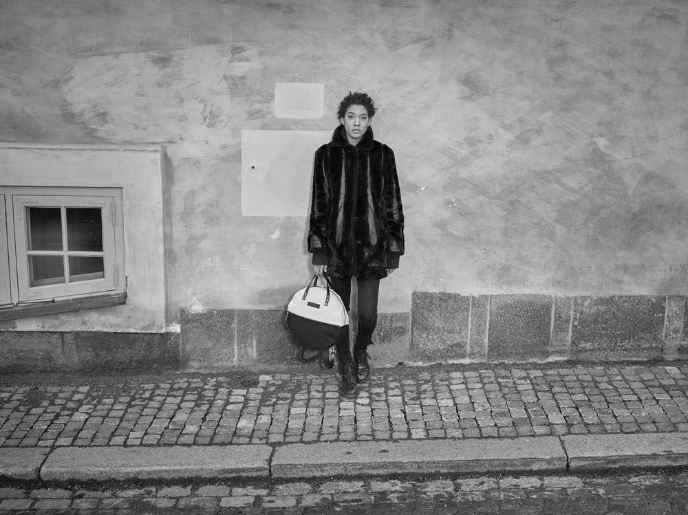 Enter — Gamla Stan Circular Tote — černobílý městský batoh — taška, kabelka