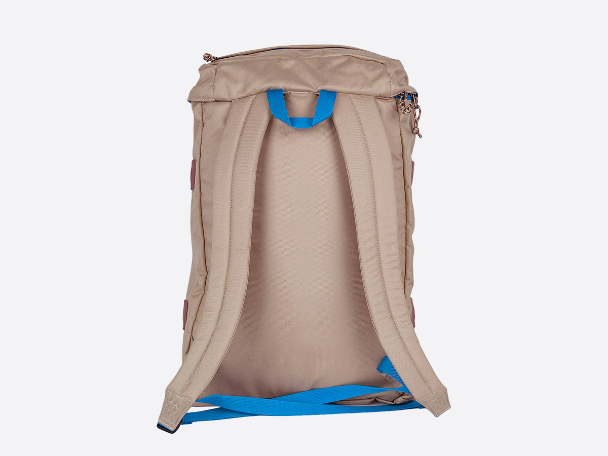 Patagonia — Toromiro — béžový batoh — recyklovaný z PET — sustainable — zadní strana