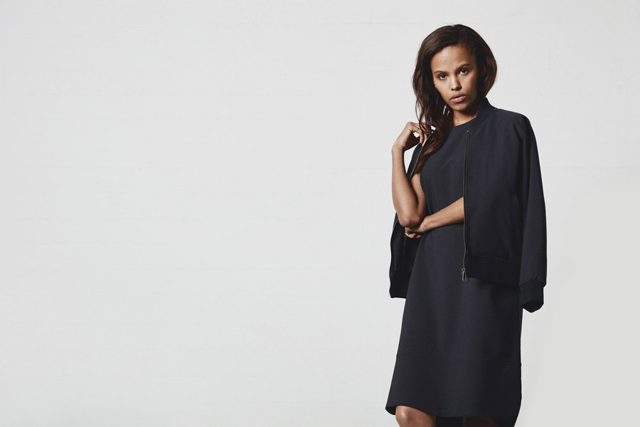 Makia — dámské modré jarní šaty — dámský tmavě modrý bomber — jaro 2018 — dámské oblečení