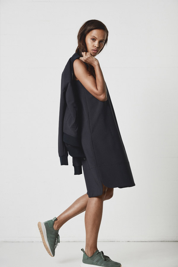 Makia — dámské modré jarní šaty po kolena — jaro 2018 — dámské oblečení