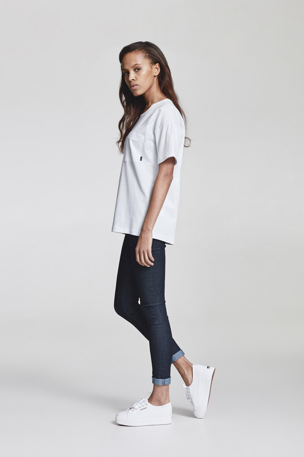 Makia — dámské tričko s kapsičkou — bílé — jaro 2018 — dámské oblečení